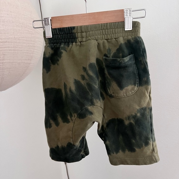 Tiny Whales - Picture 2 of 4